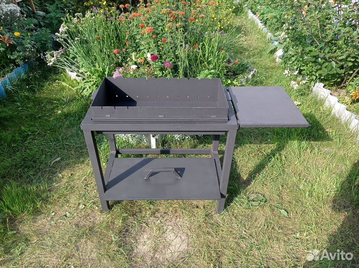 Мангал с крышкой и боковым столиком