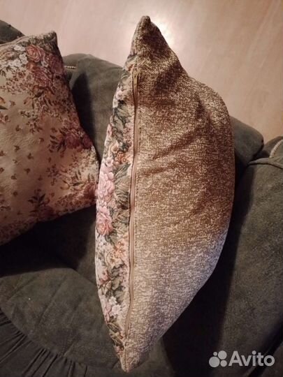 Подушка с гобеленовым чехлом