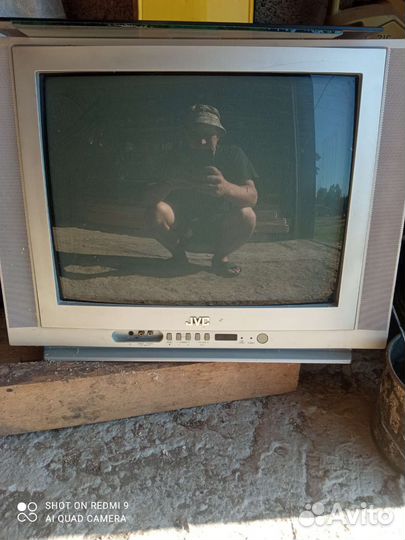 Телевизор JVC с пультом