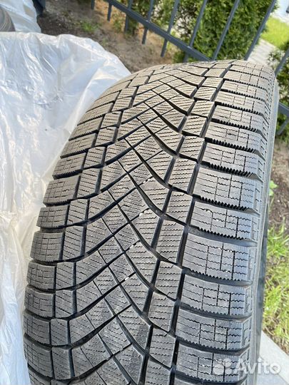 Pirelli Ice Zero FR 285/60 R18