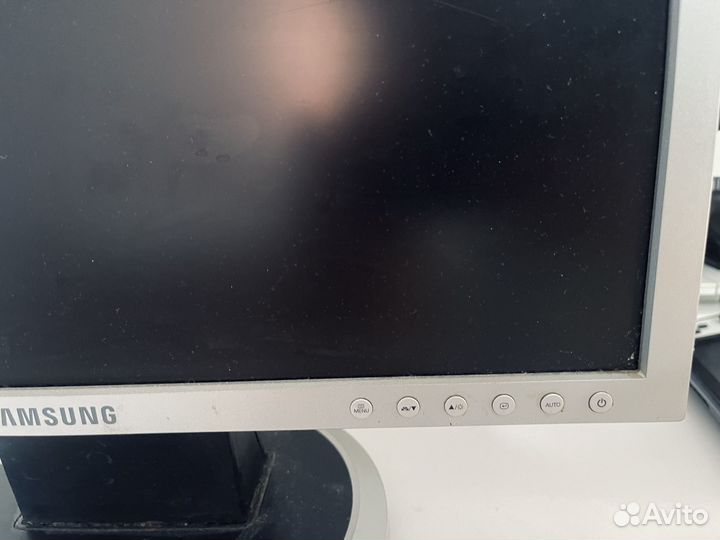 Монитор Samsung SyngMaster 940 N