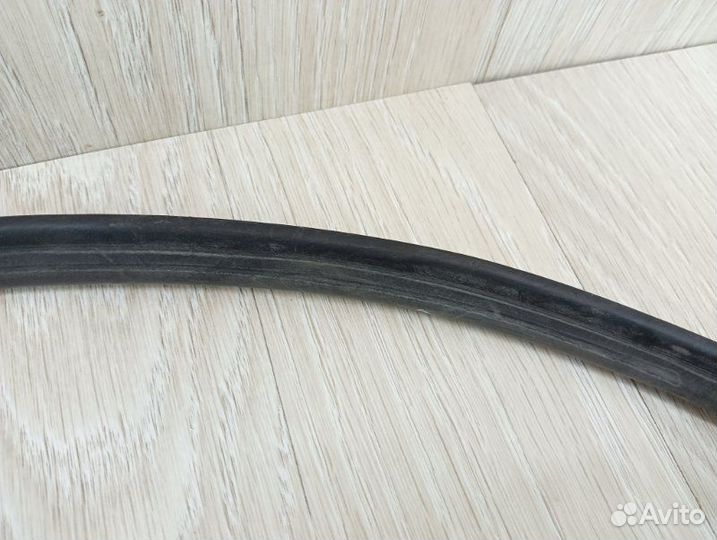 Уплотнитель двери задний правый Nissan Qashqai J10