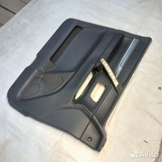 Обшивка двери передняя левая Mitsubichi Pajero 4