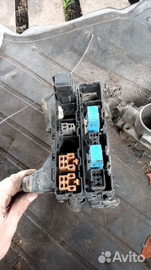 Блок предохранителей моторный Nissan Primera p11