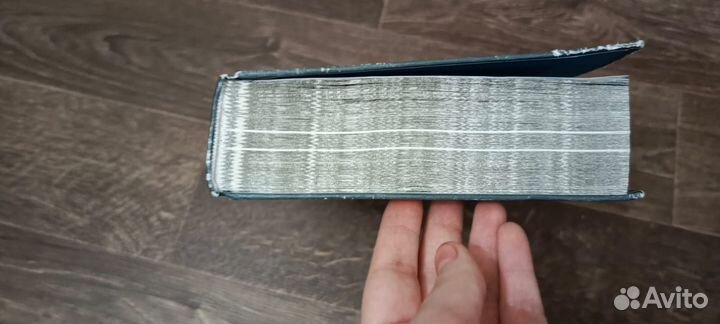 Книги много