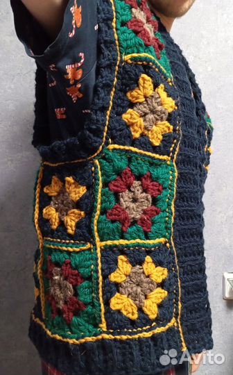 Жилет вязаный