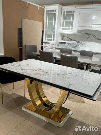 Стол кухонный