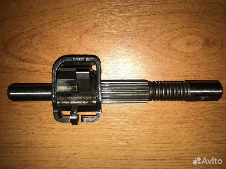 Вал механизма переключения передач Toyota Yaris