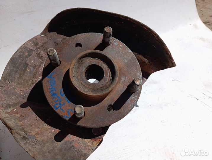 Кулак поворотный Mitsubishi Space Runner