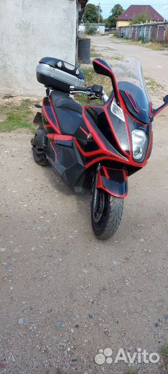 Гилера 800 макси скутер