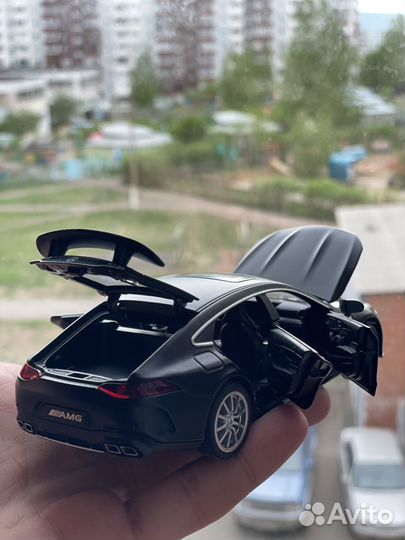 Коллекционная машинка Mercedes