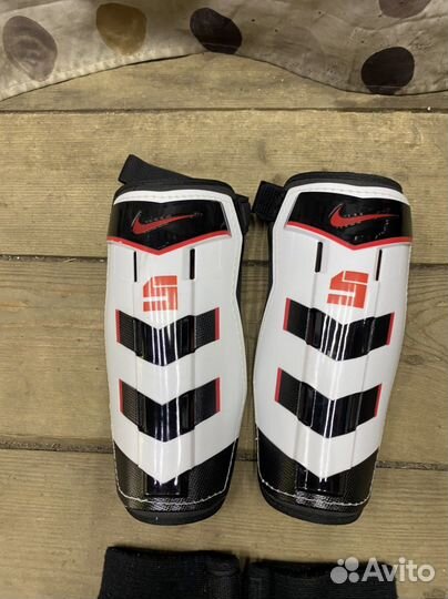 Футбольная защита голень и голеностоп