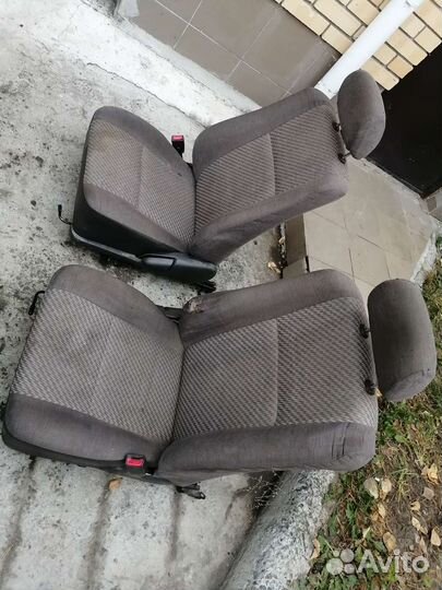 Сиденья передние toyota corona st190