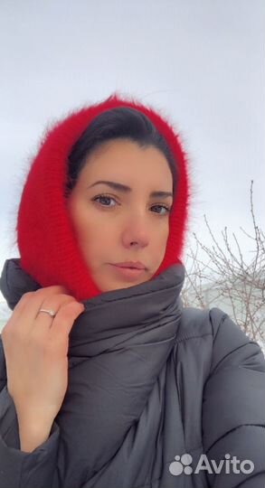 Красный вязаный капюшон из шерсти Ангора