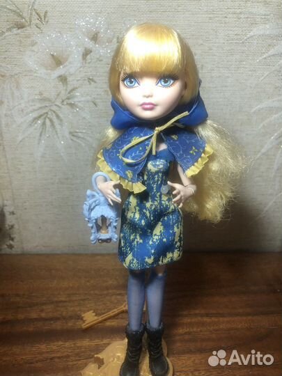 Ever After High Блонди Локс через лес