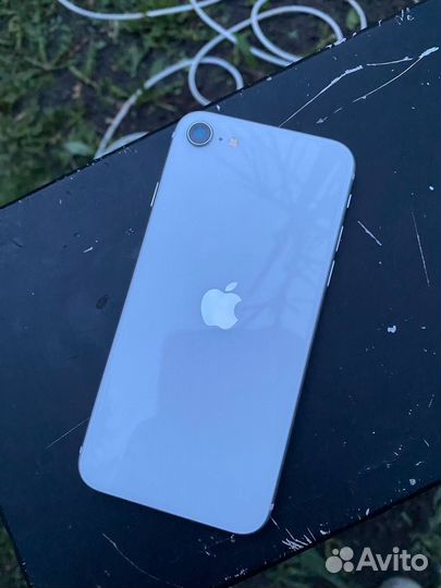iPhone SE, 64 ГБ