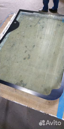 Стекло боковое правое Хитачи zx180lc-3