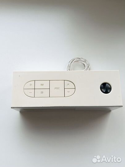 Электронные часы с радио и проекцией в потолок