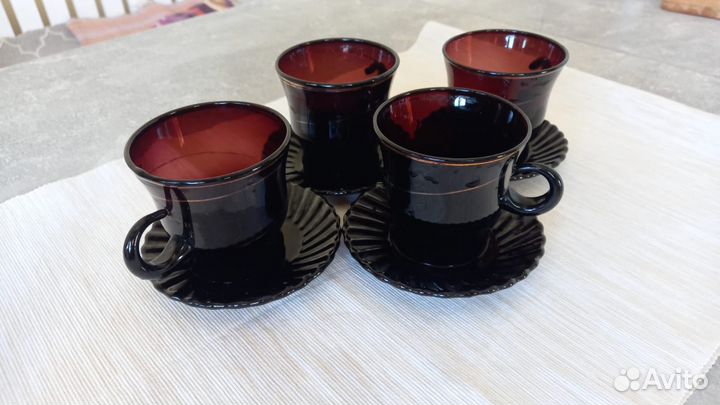 Чайный набор из 4 чашек с блюдцами