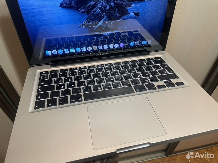 Apple MacBook Pro 13 (i5/1000Гб/4озу)