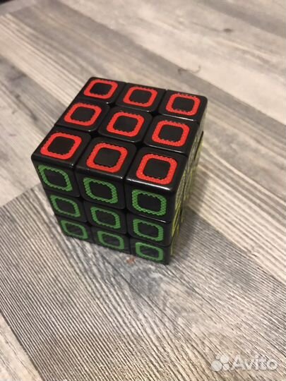 Кбик рубик светиться в темноте