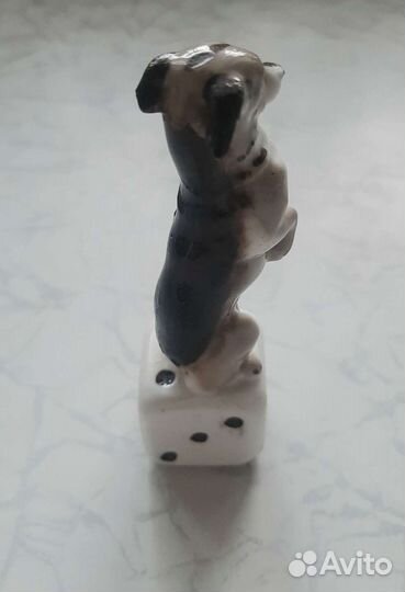 Фарфоровая статуэтка