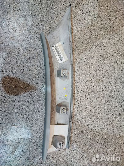 Обшивка передней стойки Volkswagen Tiguan 5N1