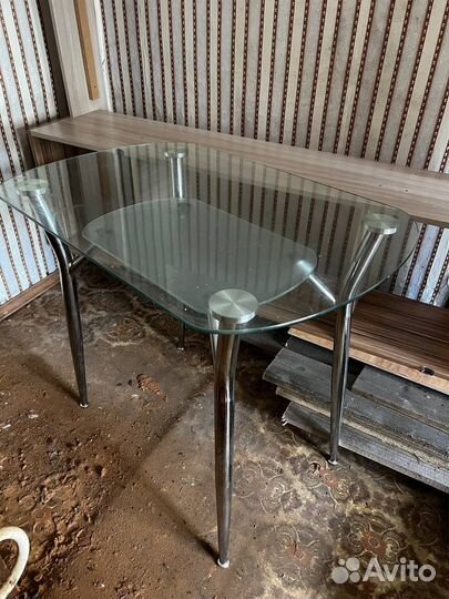 Стол стеклянный
