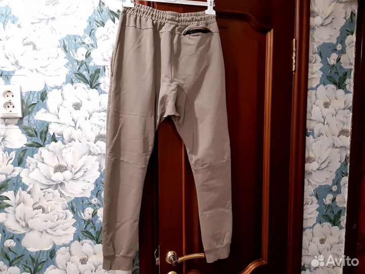 Спортивные штаны vanquish. Размер 48-50