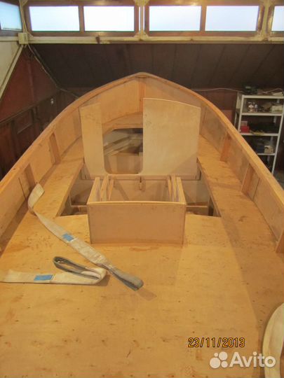 Корпус прогулочного катера