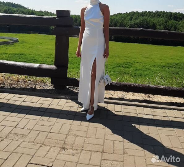 Белое вечернее платье