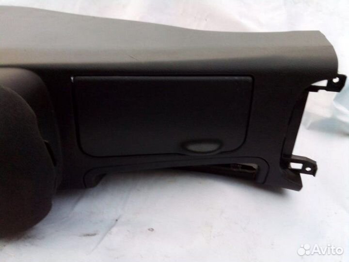 Подлокотник Nissan Primera P12 QG18 2003