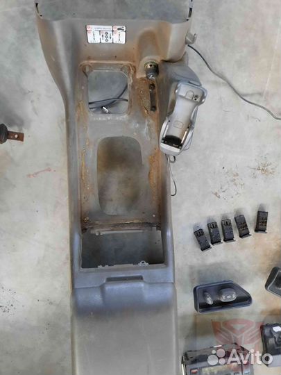 Подлокотник центральная консоль Land Rover Discove