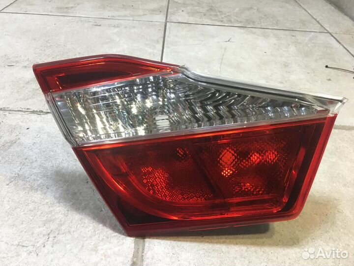 Фонарь задний внутренний левый Toyota Camry ASV50