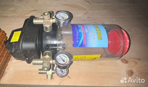 Маслостанция с 3 выходами, манометрами