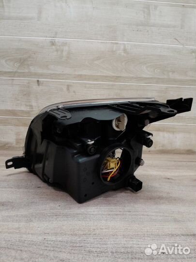 Фара правая Ford Fusion