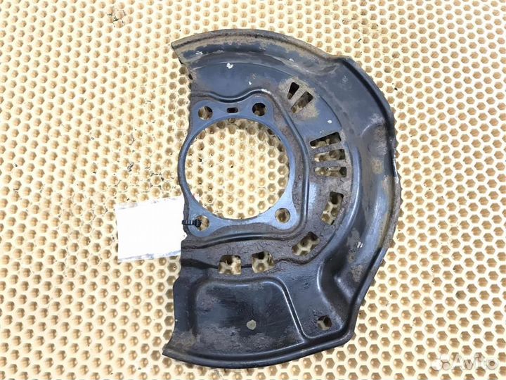 Щит опорный передний левый Toyota Estima (AHR20,A