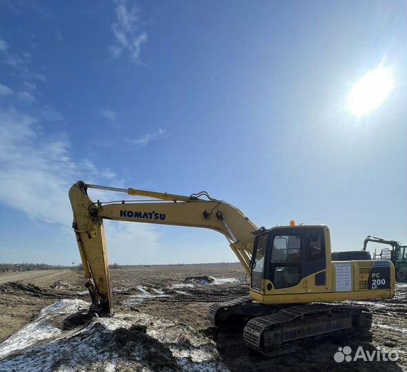 Гусеничный экскаватор Komatsu PC200-8M0, 2012