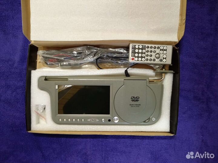 Козырек видео DVD player с пультом