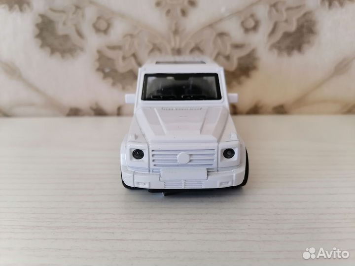 Модель Mersedes-Benz G-класс со звуком/светом 1:43
