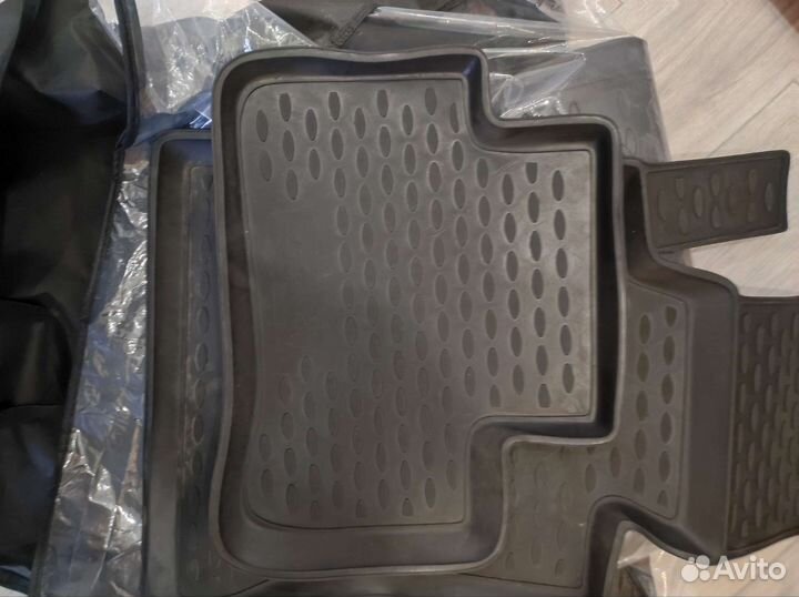 Автомобильные коврики резиновые