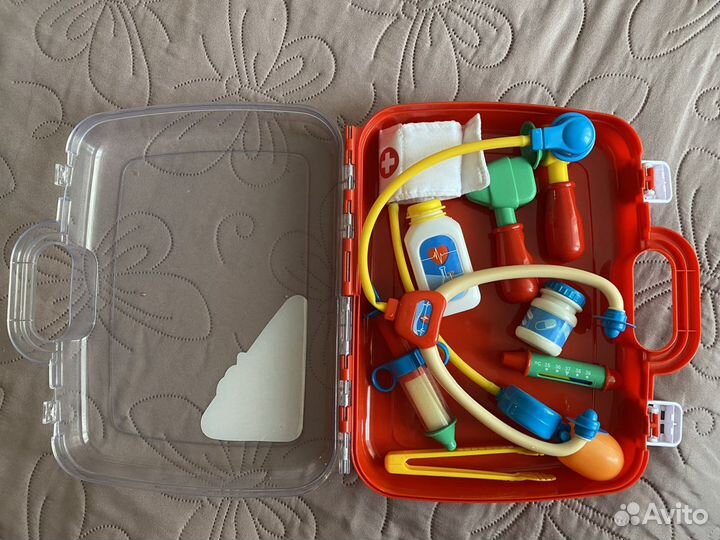 Набор доктора в чемодане