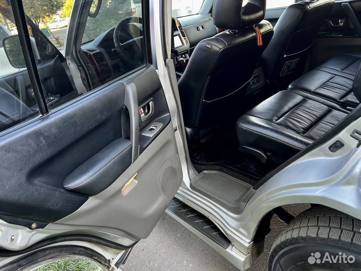 Mitsubishi Pajero 3.8 AT, 2003, 200 000 км
