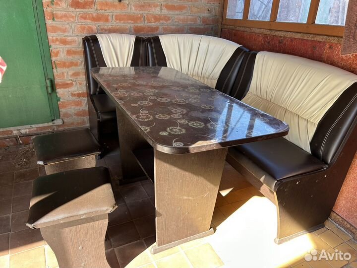 Продаю кухонный уголок, автолюльку, детскую горку