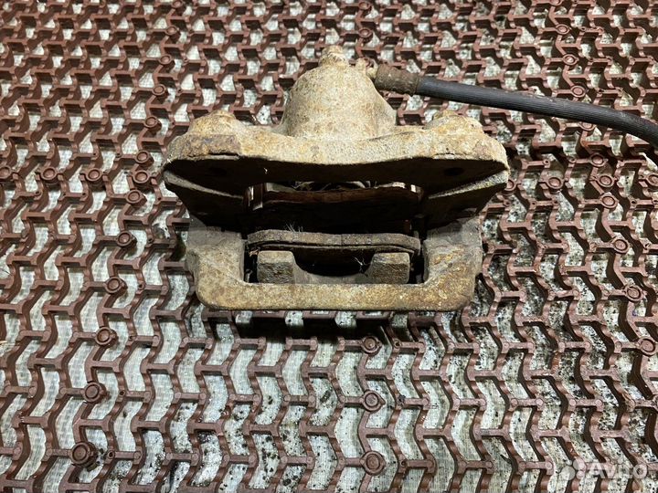 Суппорт задний левый Соната нф Hyundai Sonata