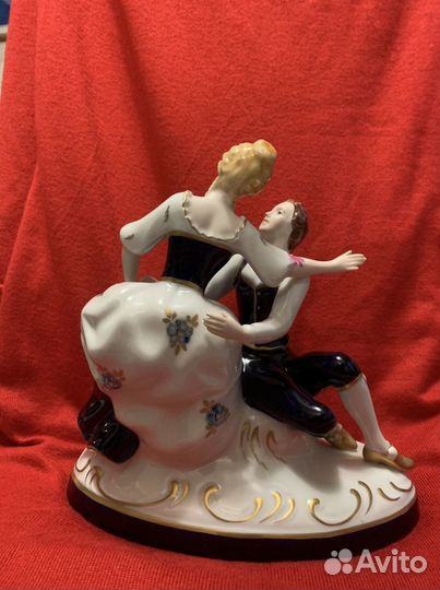 Статуэтка Royal Dux Bohemia