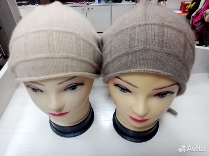 Косынки из кашемира с пумпонами. Монголия