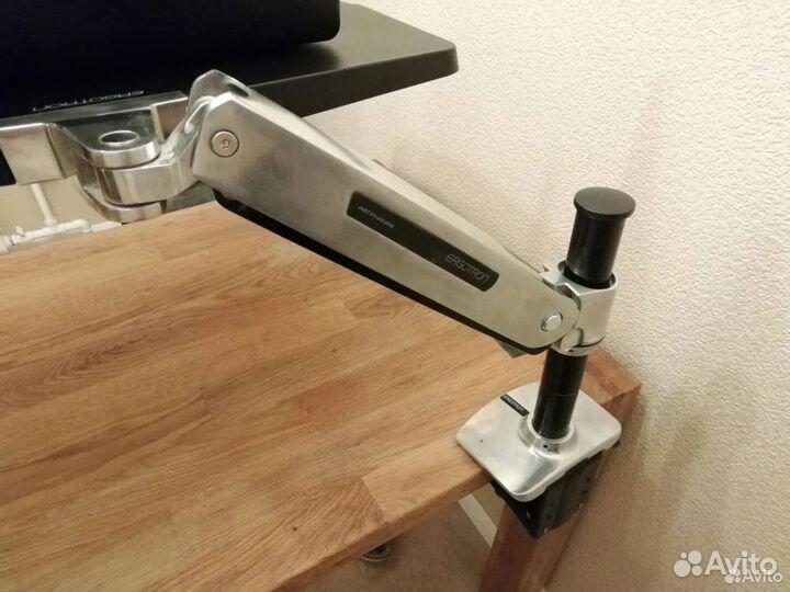 Ergotron Workfit-P. Регулируемая высота для ноута