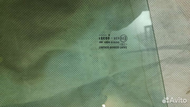 Стекло боковое Рено