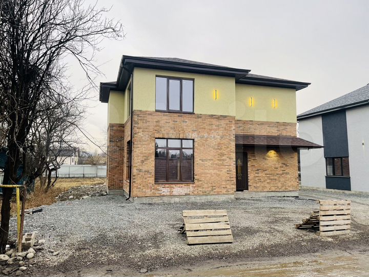 Дом 180 м² на участке 6 сот.